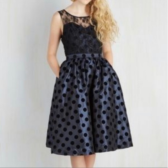 Modcloth Dresses & Skirts - ModCloth Navy Taffeta & Lace Pockets Party Dress